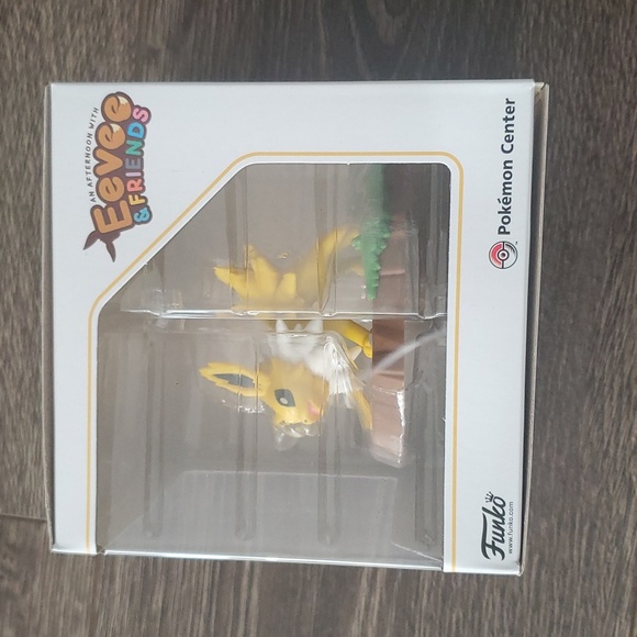 💛 Funkos an Afternoon with Eevee & Friends: Jolteon Collectible Pokémon Figure - Picture 2 of 8